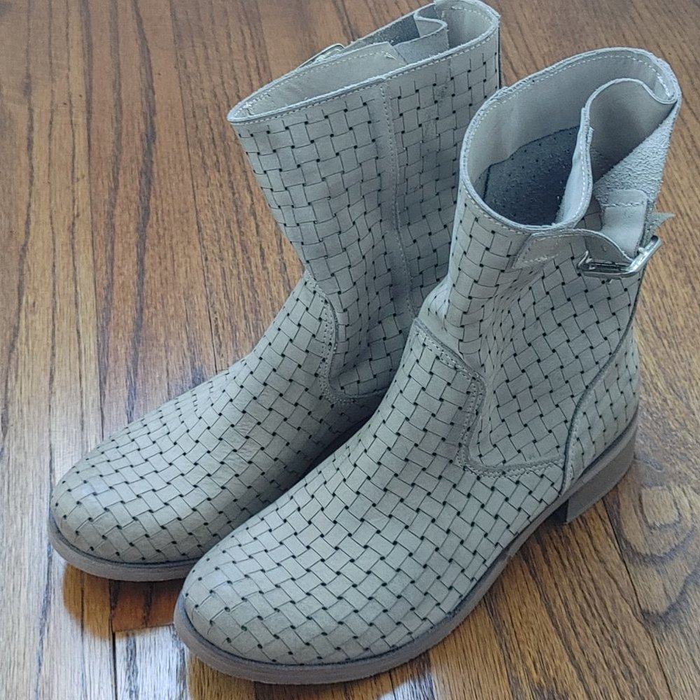 Isabel Made in Italy Leather Net Weave Bootie